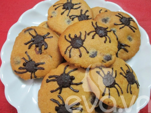 Halloween làm bánh quy nhện ăn nào - 8