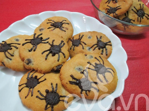 Halloween làm bánh quy nhện ăn nào - 9