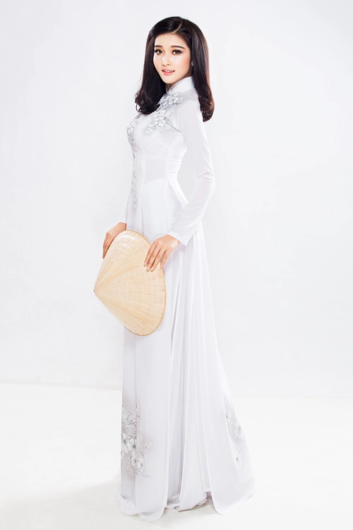 Hoa hậu triệu thị hà nền nã với áo dài truyền thống - 3