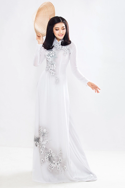 Hoa hậu triệu thị hà nền nã với áo dài truyền thống - 4