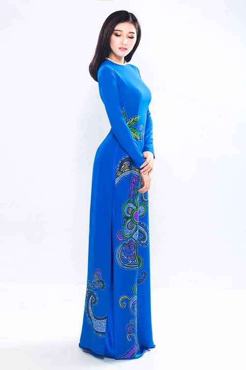 Hoa hậu triệu thị hà nền nã với áo dài truyền thống - 7