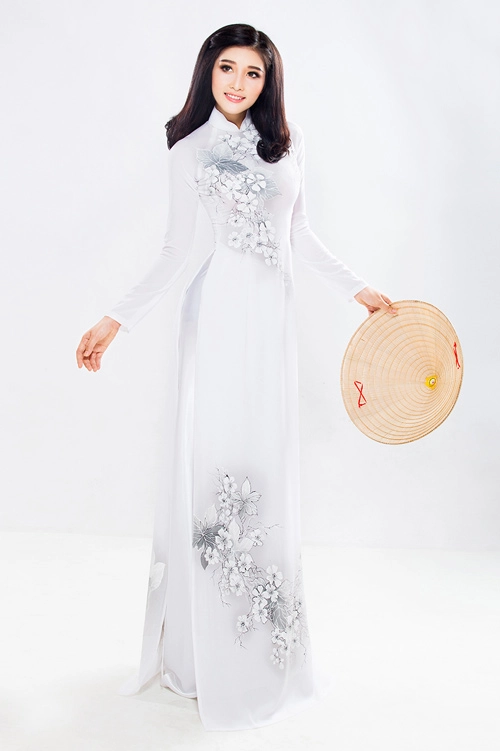 Hoa hậu triệu thị hà nền nã với áo dài truyền thống - 1