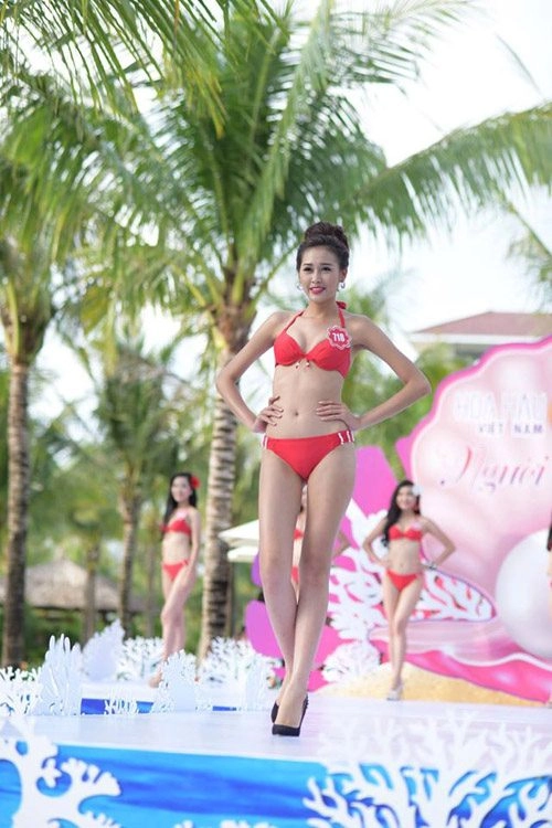 Hoa hậu việt nam nóng bỏng và gay cấn cùng người đẹp biển - 11