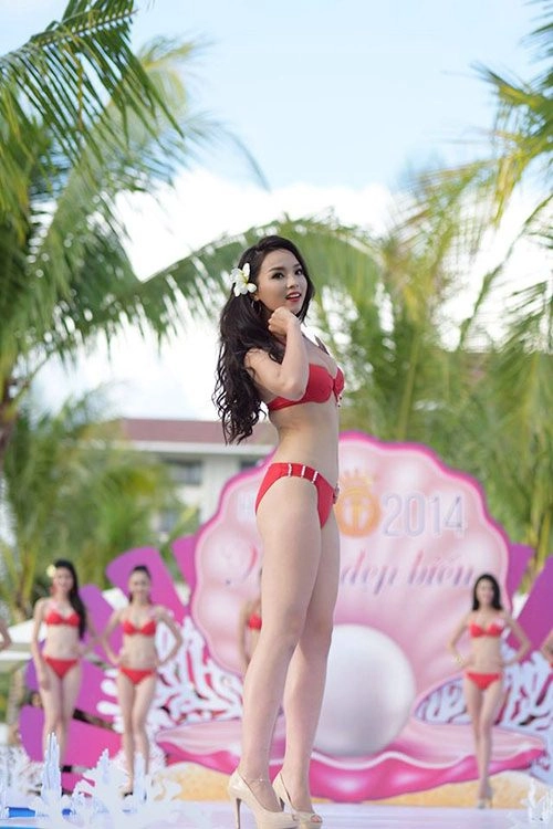 Hoa hậu việt nam nóng bỏng và gay cấn cùng người đẹp biển - 12