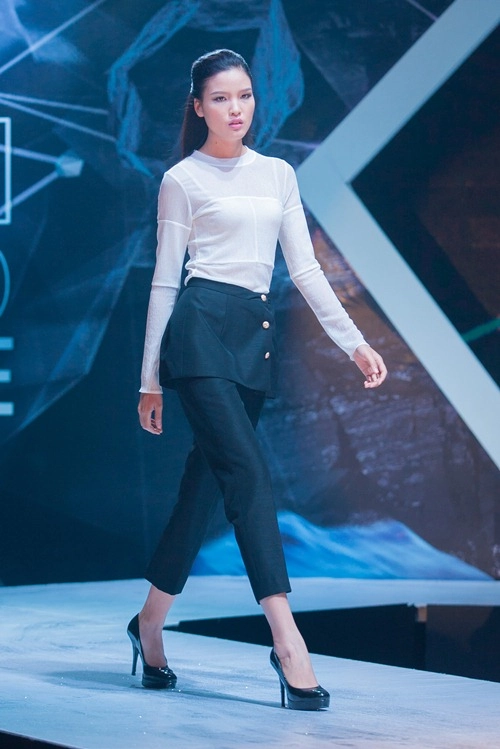 Hoa khôi lan khuê tỏa sáng trên sàn catwalk - 9