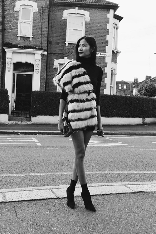 Hoàng thùy khoe street style cá tính trên phố london - 6