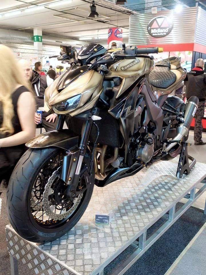 Kawasaki z1000 độ phá cách với cặp bánh căm siêu khủng - 1