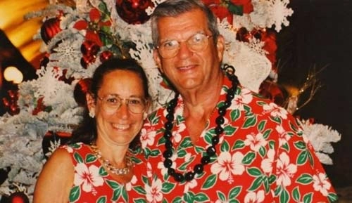 Lạ lùng cặp vợ chồng mặc đồ đôi suốt 37 năm - 2