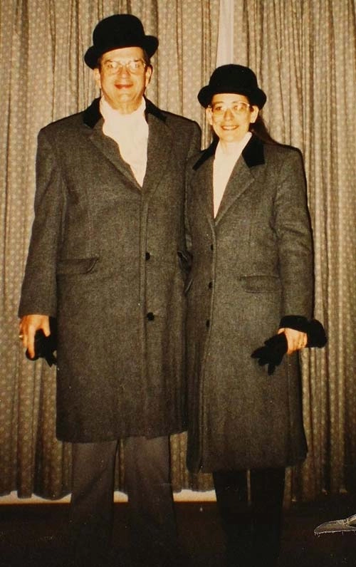 Lạ lùng cặp vợ chồng mặc đồ đôi suốt 37 năm - 6