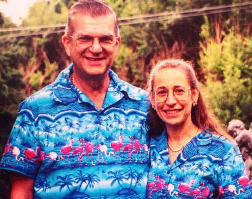 Lạ lùng cặp vợ chồng mặc đồ đôi suốt 37 năm - 13