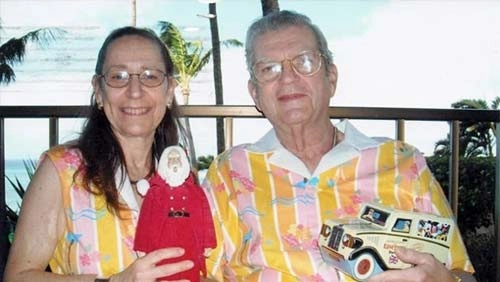 Lạ lùng cặp vợ chồng mặc đồ đôi suốt 37 năm - 16