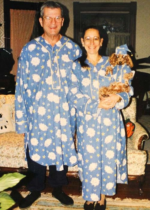 Lạ lùng cặp vợ chồng mặc đồ đôi suốt 37 năm - 9