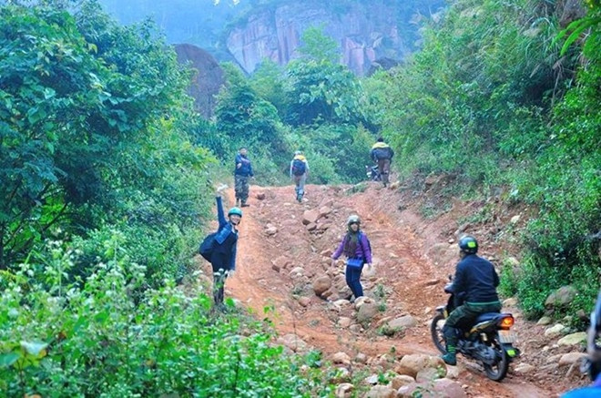 Leo đỉnh pha luông những con ngựa sắt ì ạch cày và bò số 1 lên dốc - 1