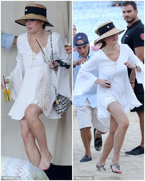 Lindsay lohan mặc đồ lót tắm biển phản cảm - 4