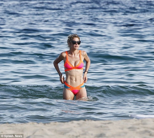 Lindsay lohan mặc đồ lót tắm biển phản cảm - 11
