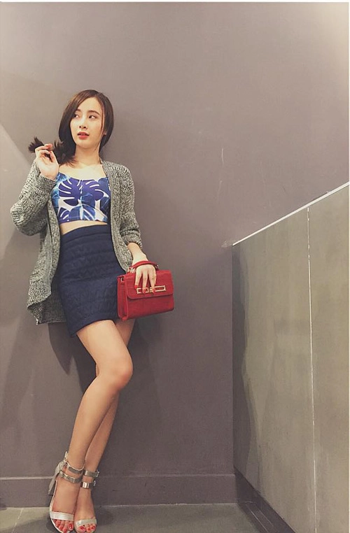 Lưu hương giang cứ mặc màu đỏ là hỏng việc - 4