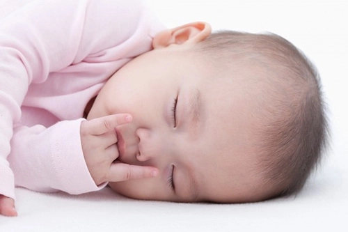 Mẹo ít biết giúp bé sơ sinh ngủ trong tích tắc - 1