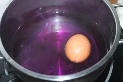 Mẹo làm cho trứng luộc nhuộm màu thật đẹp - 5