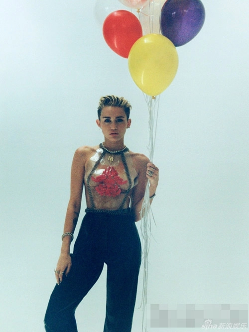 Miley cyrus lộ quái chiêu gợi cảm mới - 8