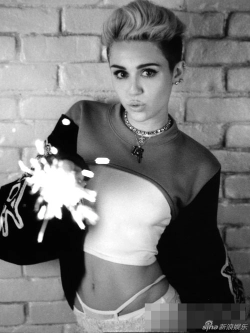 Miley cyrus lộ quái chiêu gợi cảm mới - 10