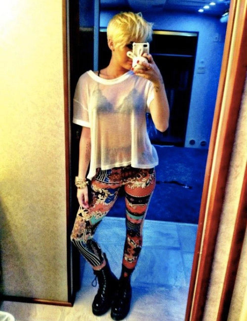 Miley cyrus và mốt thời trang hở rốn - 17