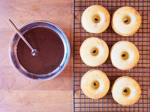 Ngất ngây với bánh donut chuối phủ chocolate - 8