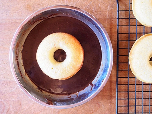 Ngất ngây với bánh donut chuối phủ chocolate - 9