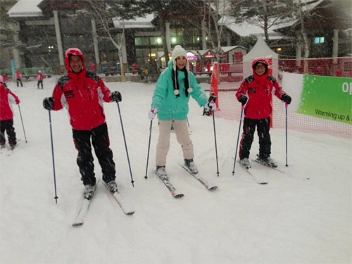 Ngọc hân cùng bố mẹ say mê trượt tuyết - 1
