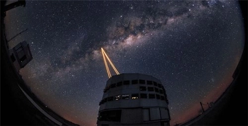 Ngôi sao nhân tạo đầu tiên trong lịch sử được tạo nên nhờ tia laser - 1