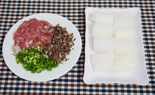 Ngon cơm với củ cải cuộn thịt hấp - 1