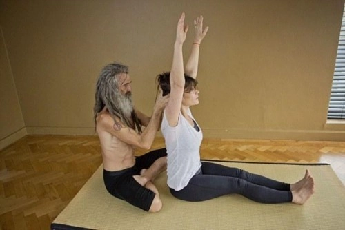 Người đàn ông dạy yoga nổi tiếng nhất nước anh - 4