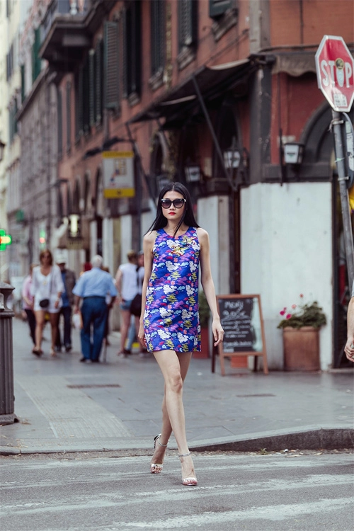 Người đẹp việt mặc gấm thả dáng trên đường phố rome - 9