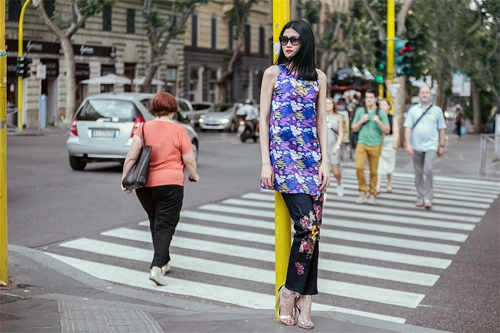 Người đẹp việt mặc gấm thả dáng trên đường phố rome - 12