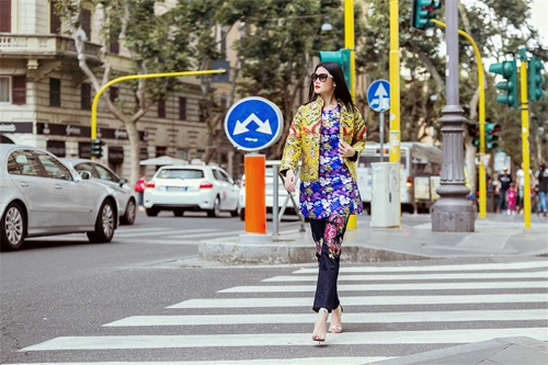 Người đẹp việt mặc gấm thả dáng trên đường phố rome - 14