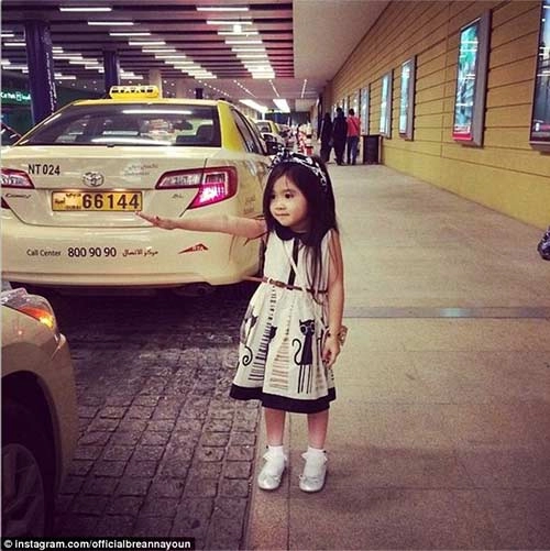 Nhờ fan cô bé 5 tuổi sở hữu hàng chục túi lv và đi xe limo - 4