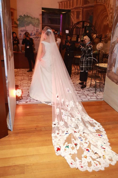 Những bộ váy cưới đụng ý tưởng đình đám của sao việt - 2