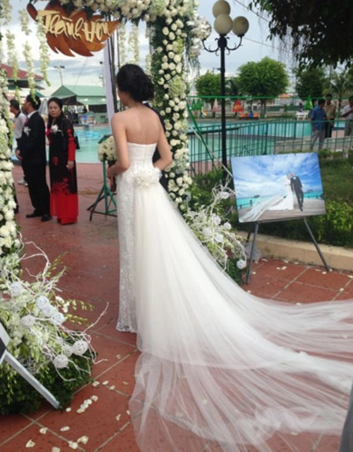 Những bộ váy cưới đụng ý tưởng đình đám của sao việt - 8