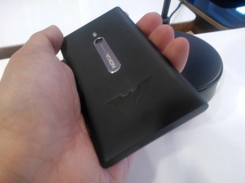 Nokia lumia 800 phiên bản người dơi - 1