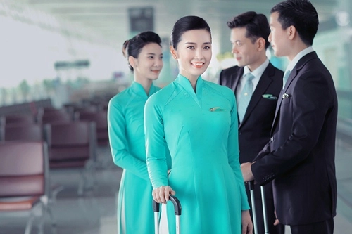 Nữ tiếp viên hàng không xinh như hoa với đồng phục mới - 4