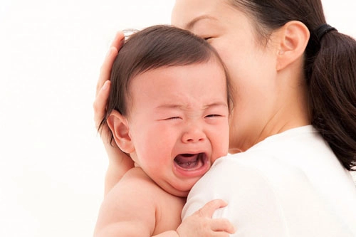 Phản ứng của bố mẹ khi con khóc tác động đến tương lai trẻ - 2