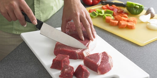 Sai lầm khi nấu thịt khiến con dễ nhiễm bệnh - 2