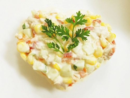 Salad cá ngừ hình thuyền cho bé yêu ngày 16 - 5