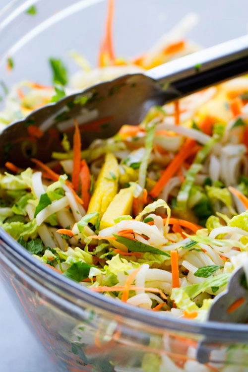 Salad gà xoài giòn ngon hấp dẫn - 4