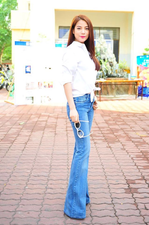 Sao việt chân bỗng thon dài nhờ quần jeans ống loe - 1