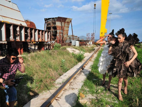 Siêu mẫu 2012 diễn xuất dưới nắng gió phan rang - 1