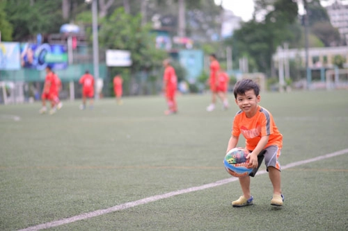 Siêu mẫu nhí an khánh là anh trai tốt bụng - 2