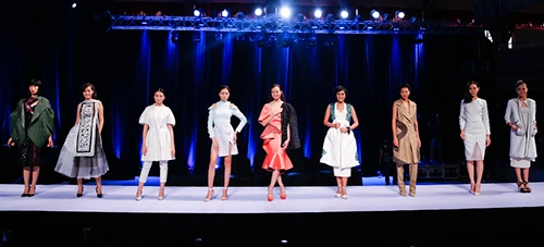 Tập 4 project runway hoa hậu thu thảo làm khó top 9 - 13