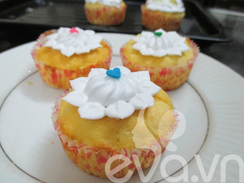 Tập làm cupcake bơ chanh - 11