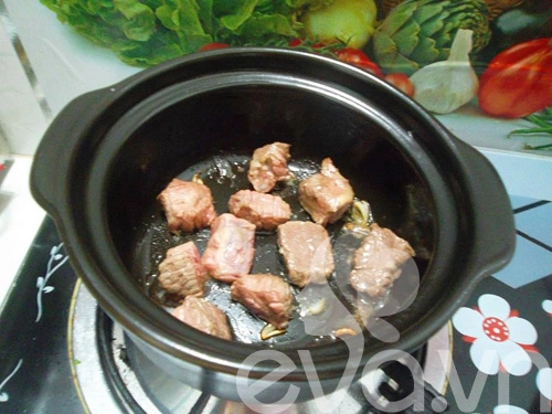 Thịt bò hầm khoai tây nóng hổi - 3