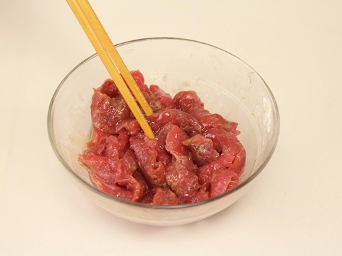 Thịt bò xào ớt chuông đơn giản ngon cơm - 5